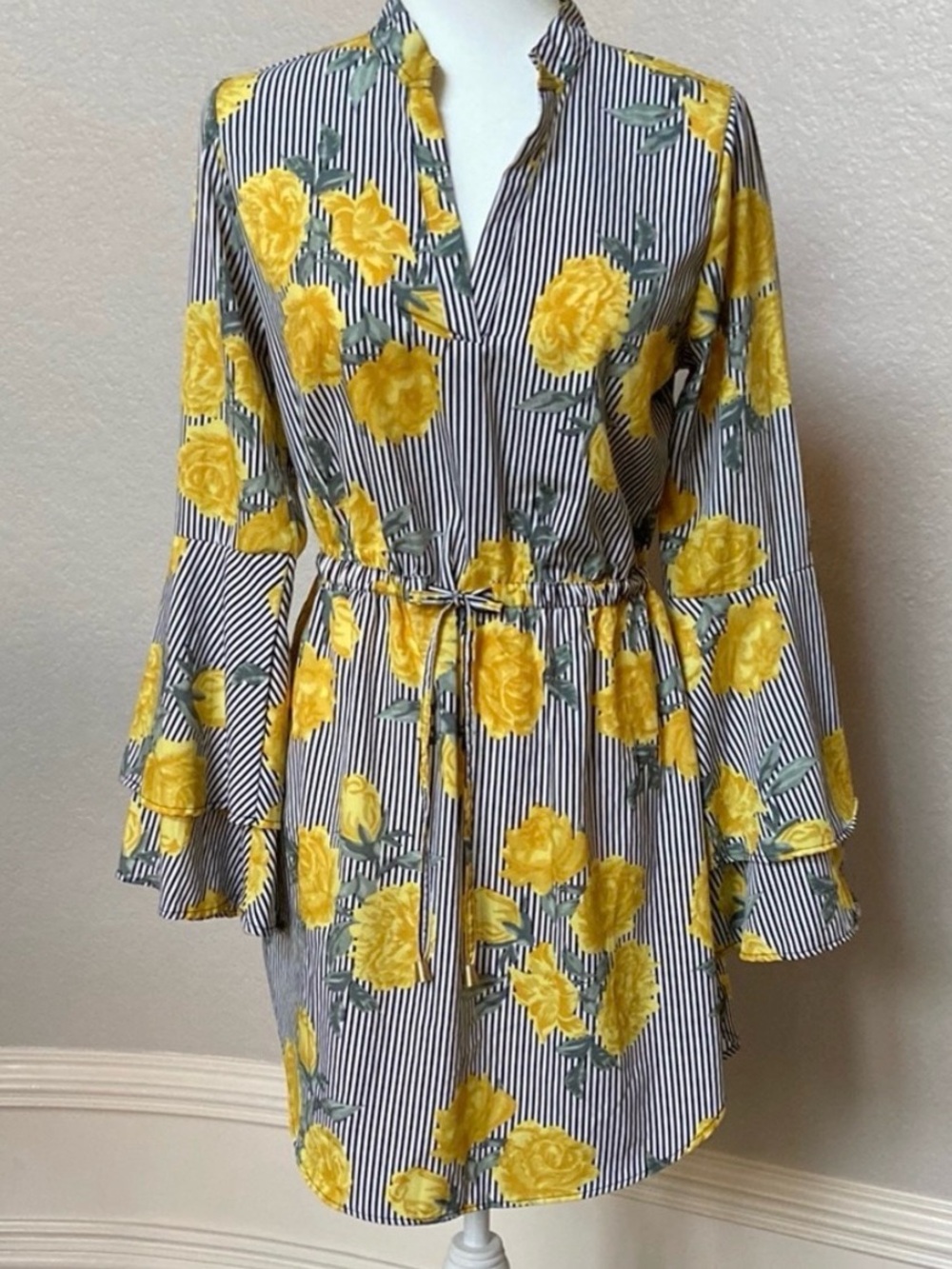 ✨A Hint of BLUSH Boutique - Yellow Floral, Black Stripe Tie-Waist Blouse✨ NWOT